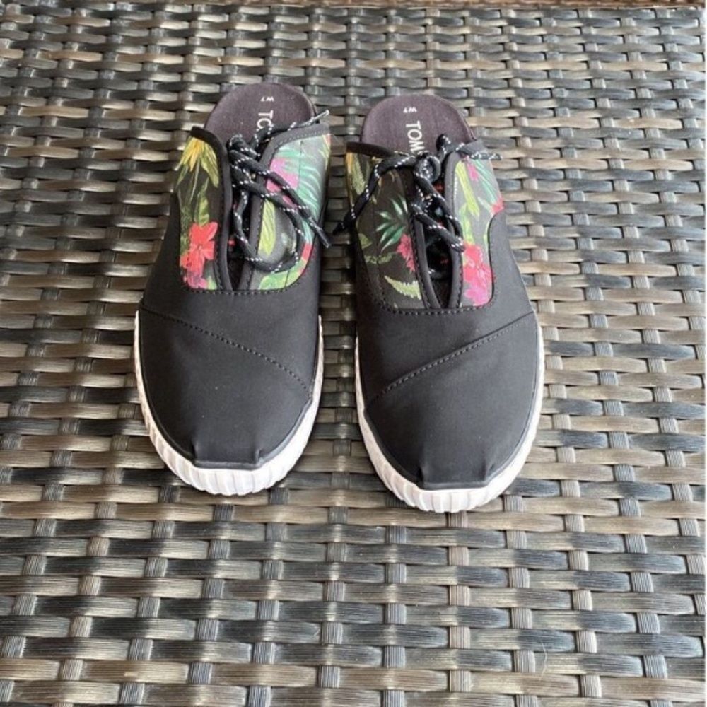 Toms shoes women’s size 7